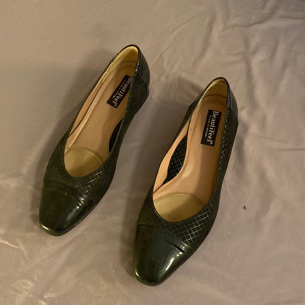 Size 40 black beautiful flats